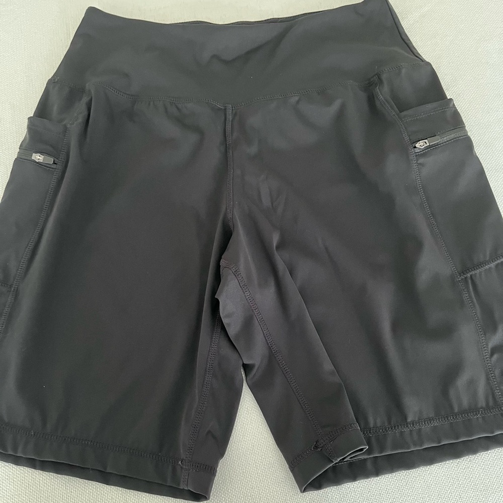Women’s Gradual Black High-Waist Athletic Shorts with Side Pockets size medium